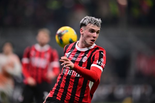 DIMA: Bournemouth gần với thuê trước và sau đó mua A-Jimenez. Sau khi số lần xuất hiện đáp ứng tiêu chuẩn, nó buộc phải mua ra.