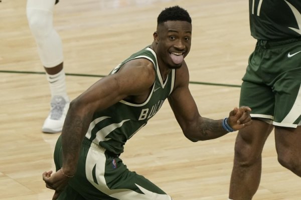 Antetokounmpo nói về việc trở lại Bucks: Họ rất hào hứng với màn trình diễn phòng thủ của tôi trong Giải vô địch châu Âu