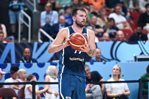 Người truyền thông: Doncic dẫn đầu nhóm trong nhiều mục dữ liệu, và tôi có thể giúp đỡ nhưng nghĩ về ai đó nói rằng anh ta không giỏi trong việc quản lý con số của mình