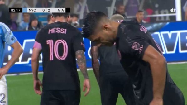 Mascherano nói về Messi nhường đường: Anh ấy đã làm điều này