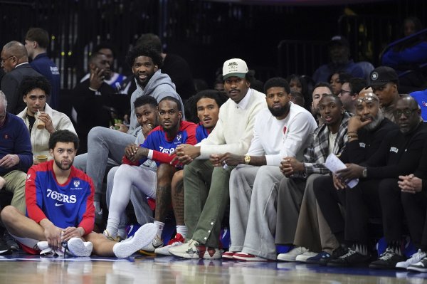 76ers đã sử dụng 54 bộ khởi đầu mùa trước và 30 người chơi đ