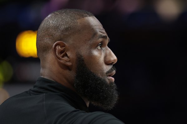 Horry: James sẽ không rời khỏi Lakers, hợp đồng của anh ấy q
